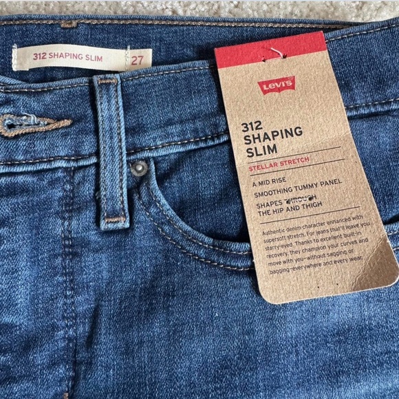 Levi's Women’s Jeans - Picture 4 of 5